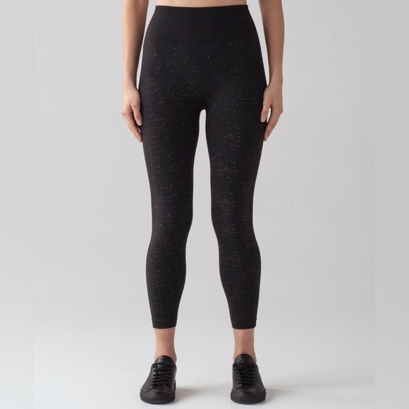 Lululemon Free To Flow 7/8 Tight Black / White (Size 6) - Picture 6 of 12
